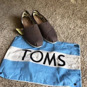NWT Women’s 7.5 Ash Toms